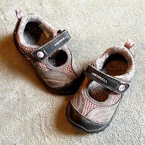 Merrel toddler Velcro shoes.